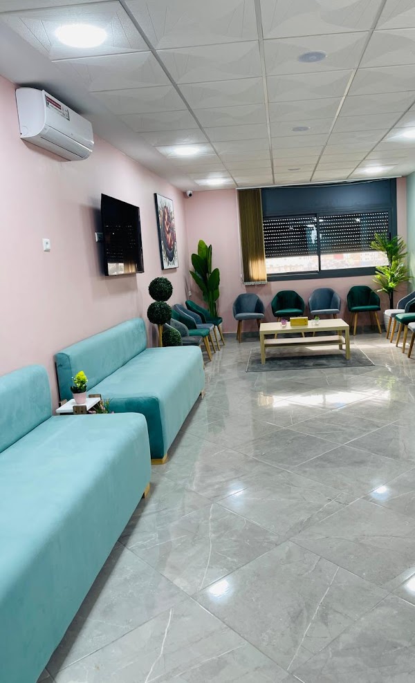 Salle d'attente du cabinet de gynécologie à Inezgane